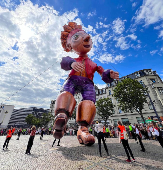 Gulliver in Halle hebt leicht ab