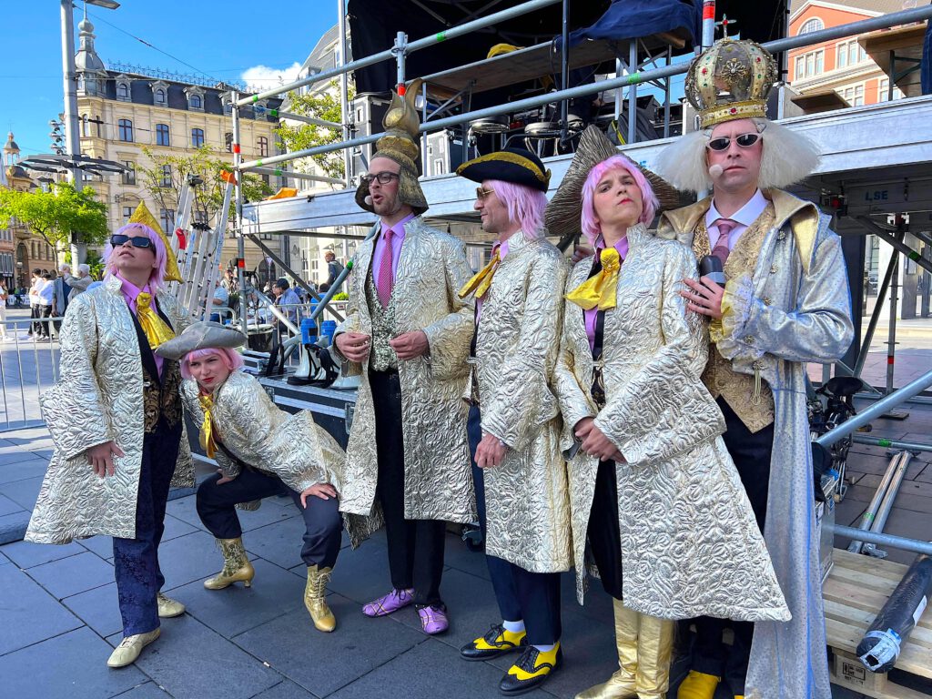 Der Kaiser und seine Minister aus Liliput bei Gulliver in Halle