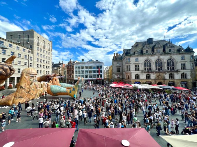 Gulliver in Halle: Blick von oben auf den Feind von Liliput