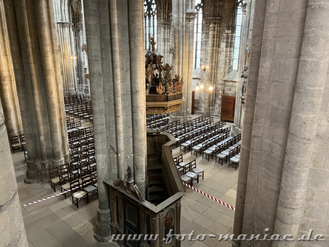 Abestecher nach Halberstadt: Blck vom Hochchor in das Kirchenschiff und auf die Kanzel