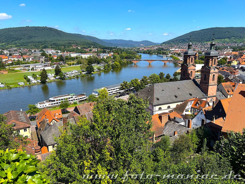 Bummeln durch Miltenberg - Blick von der Mildenburg auf die Altstadt und den Main