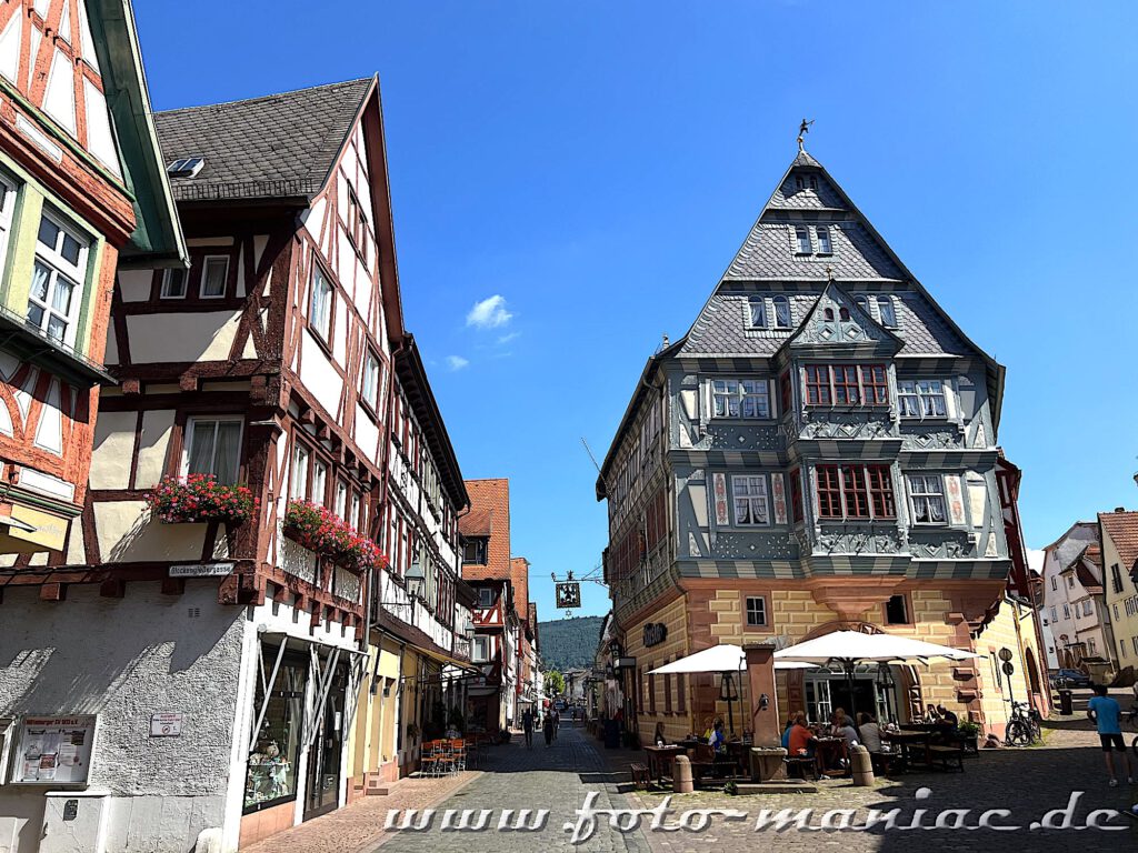 Beim Bummeln durch Miltenberg kommt man auch zum Hotel zum Riesen