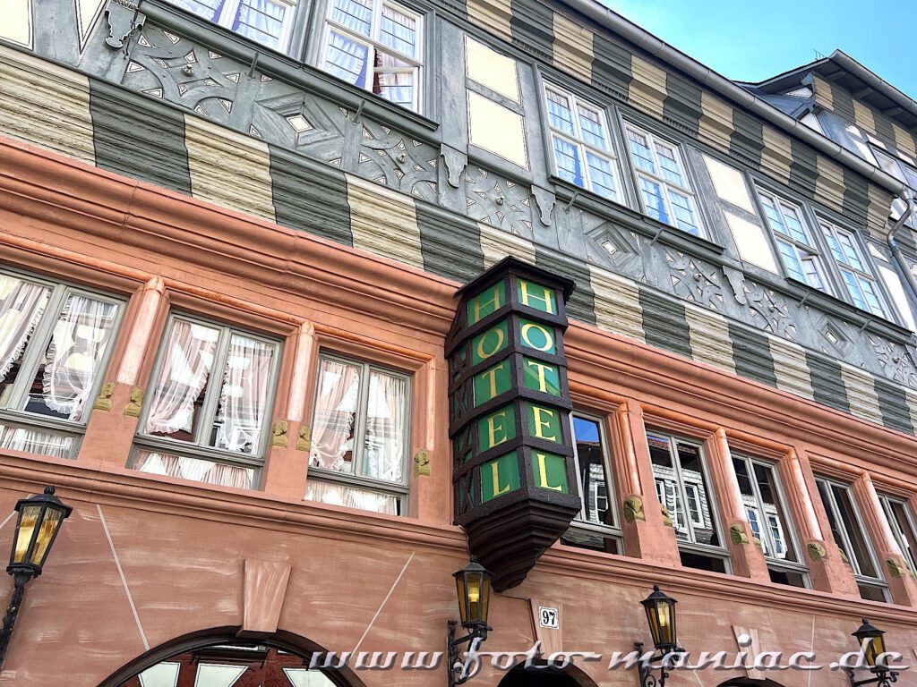 Fensterfront vom Hotel zum Riesen in Miltenberg