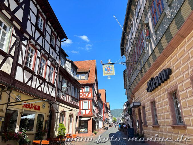 Beim Bummeln durch Miltenberg kommt man auch zum Hotel zum Riesen