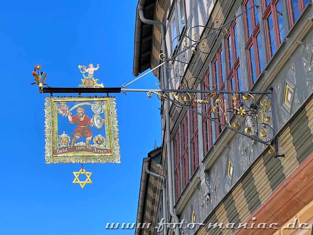 Bummeln durch Miltenberg - Schild vom Hotel zum Riesen