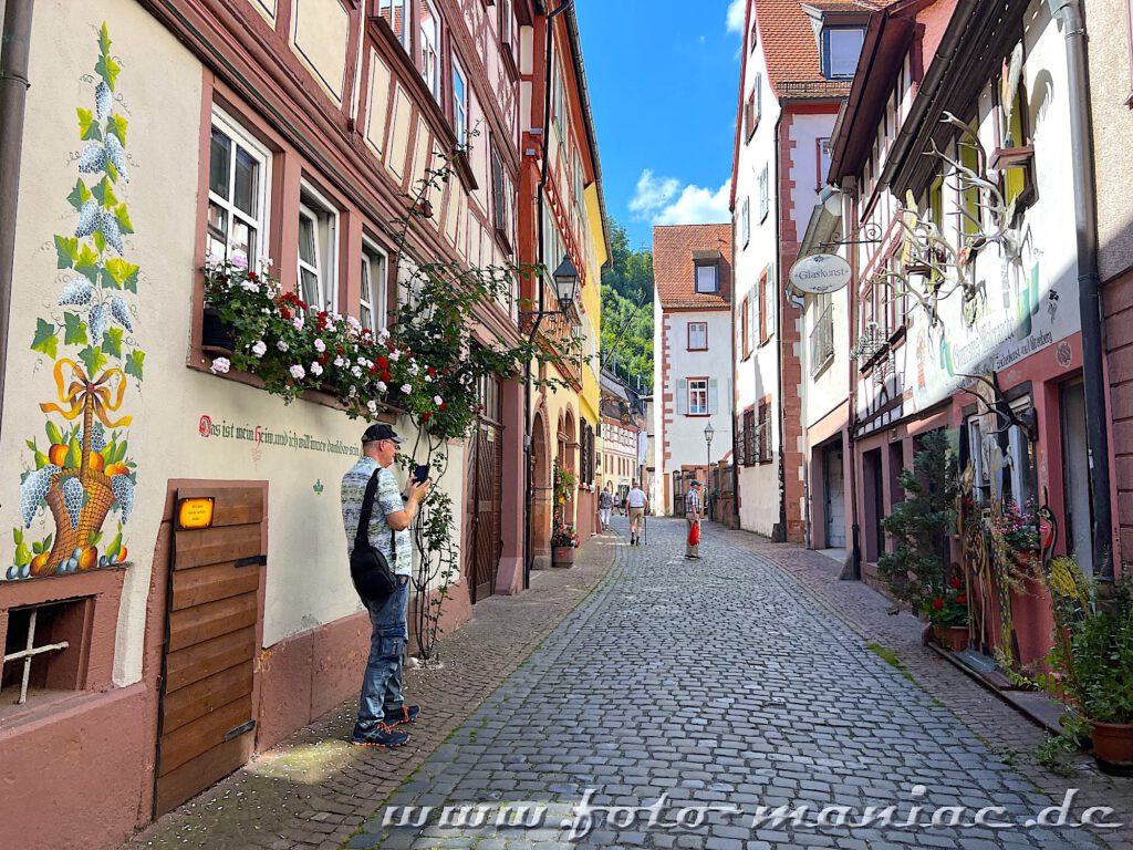 Bummeln durch Miltenberg mit einem Fotostopp vor Guntrams Malerarche