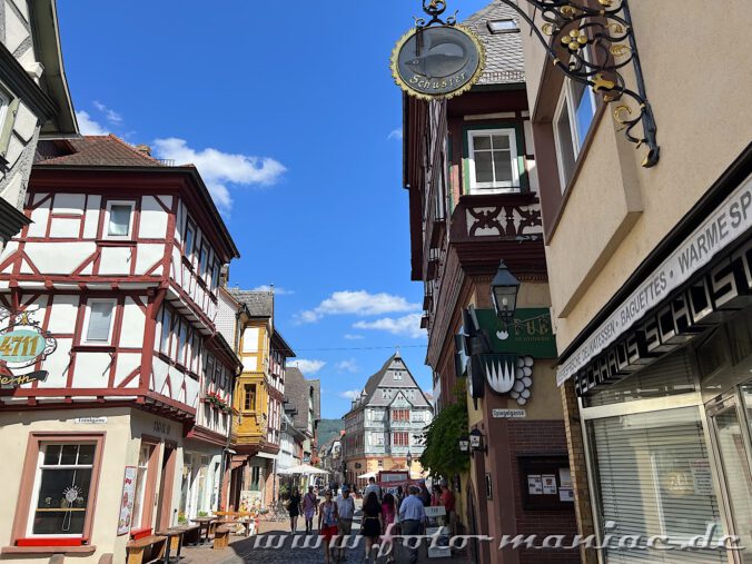 Bummeln durch Miltenberg mit Blick zum Hotel zum Riesen