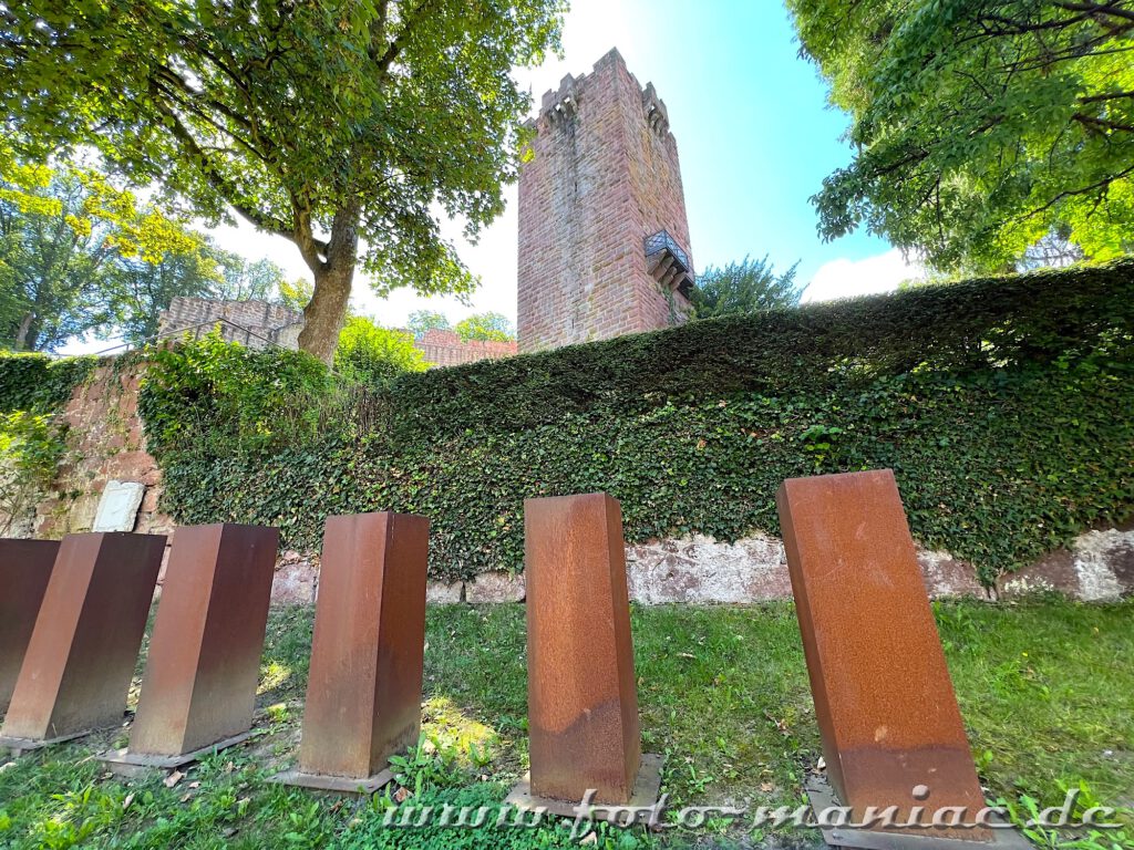 Blick auf den Burgfried der Mildenburg in Miltenberg