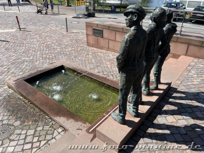 Drei Staffelbrunser (Pinkler) nahe dem Mainufer in Miltenberg