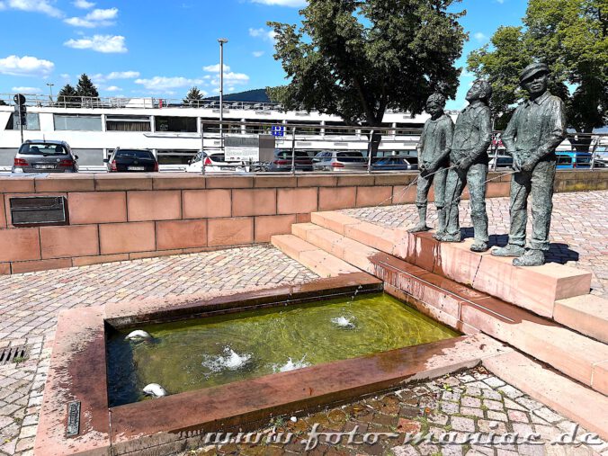 Drei Staffelbrunser (Pinkler) nahe dem Mainufer in Miltenberg