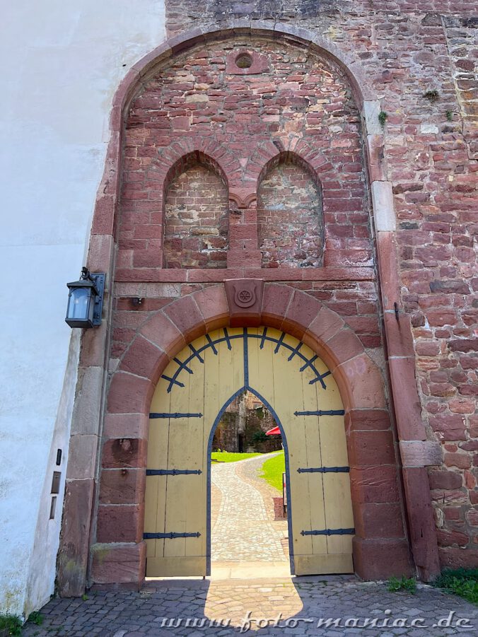 Tor zum Hof der Mildenburg in Miltenberg