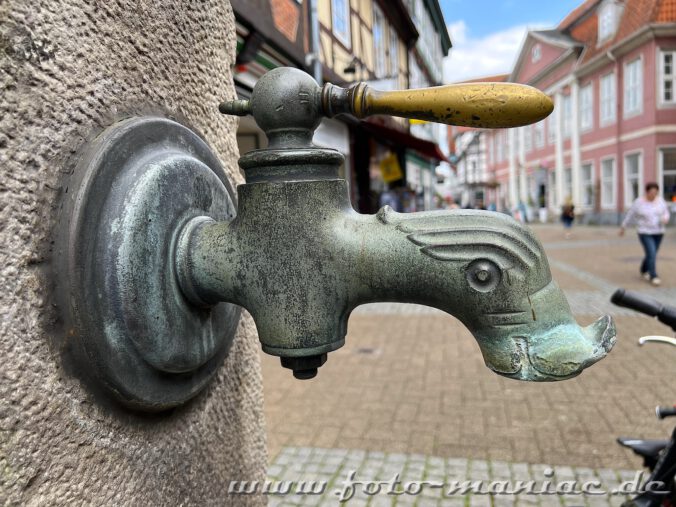 Origineller Wasserhahn auf einer Straße in Celle