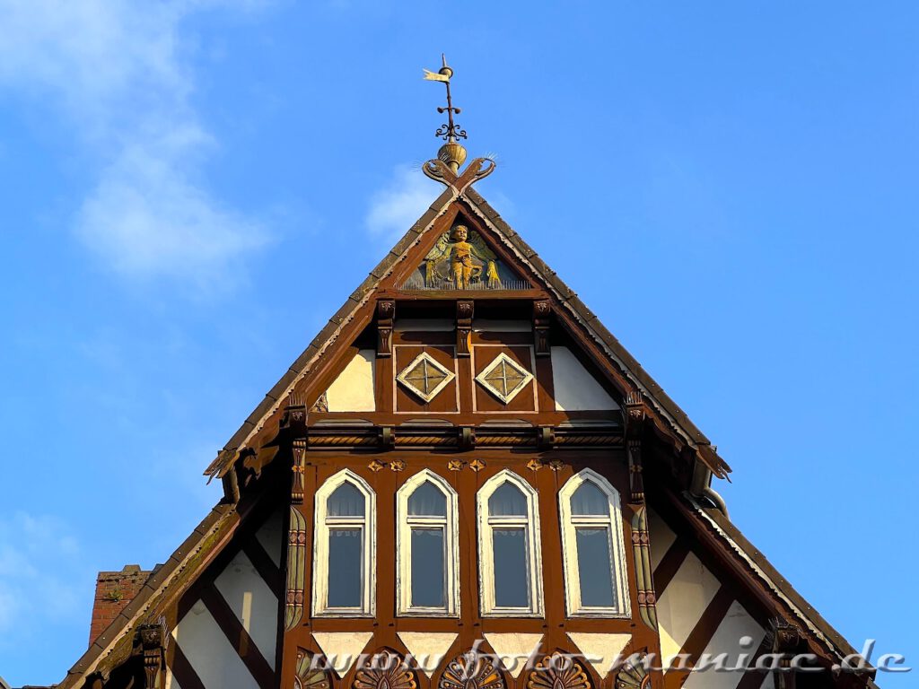 Schönes Schnitzwerk am Fachwerk-Giebel in Celle