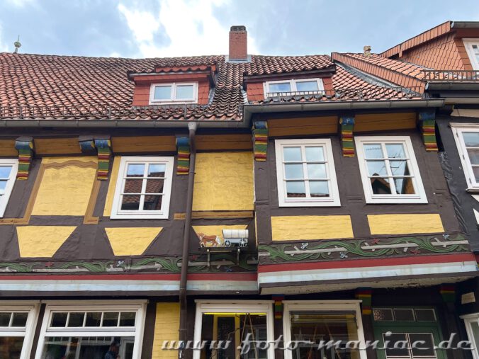 Spaziergang durch Celle - kräftige Farben, schiefe Balken und schöne Dekorationen an einem Fachwerkhaus