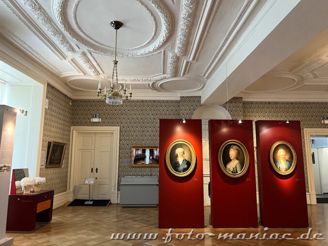 Blick auf einige Porträts der Hausherren im Celler Schloss