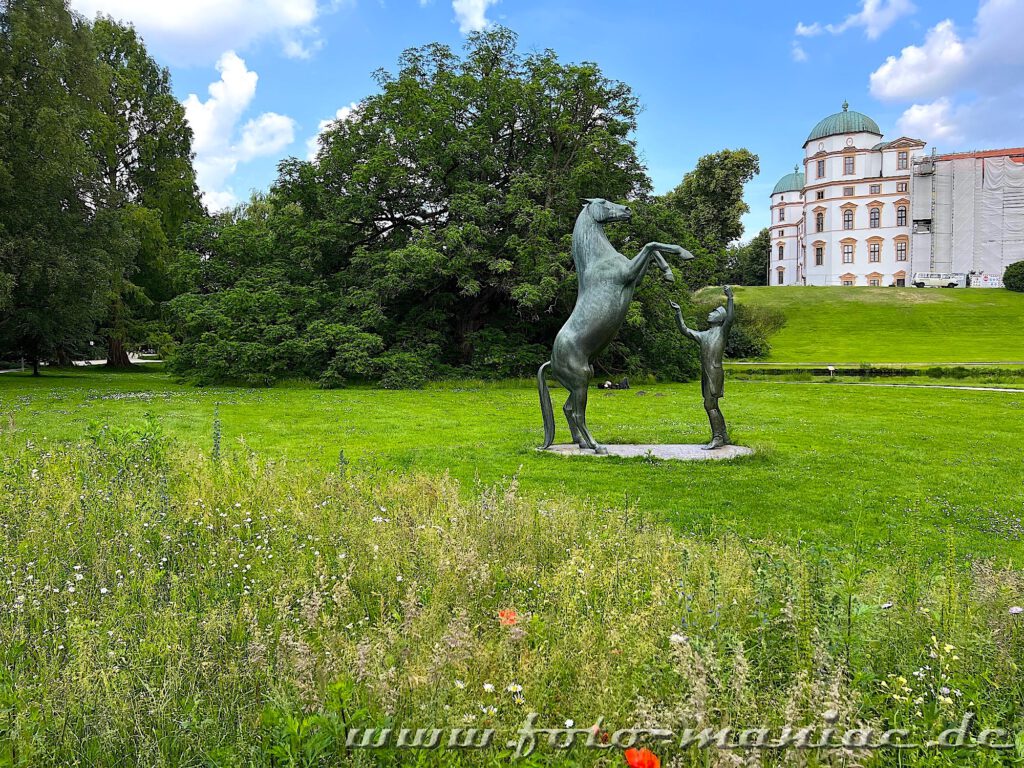 Skulptur Junge und Pferd vor dem Celler Schloss