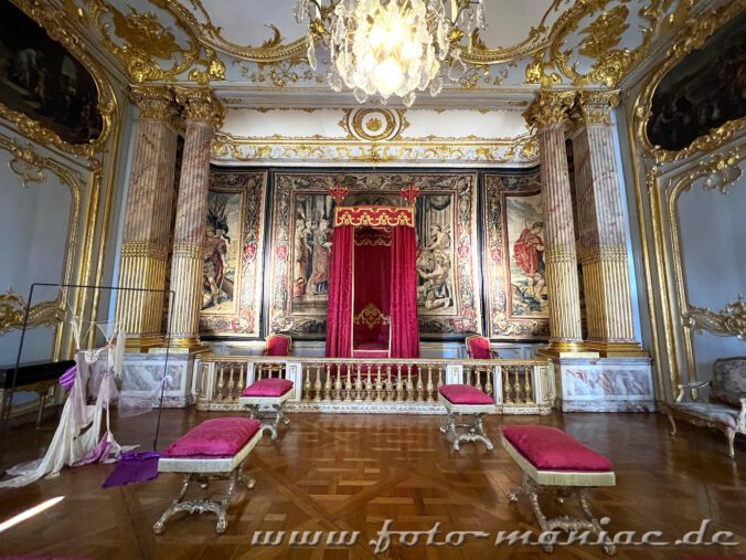 Straßburgs schöne Museen - Blick in das pompös eingerichtete Schlafgemach im Rohanpalais