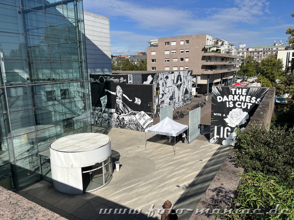 Von der Terrasse des Museums für moderne und zeitgenössische Kunst in Straßburg hat man einen guten Blick auf das Mural