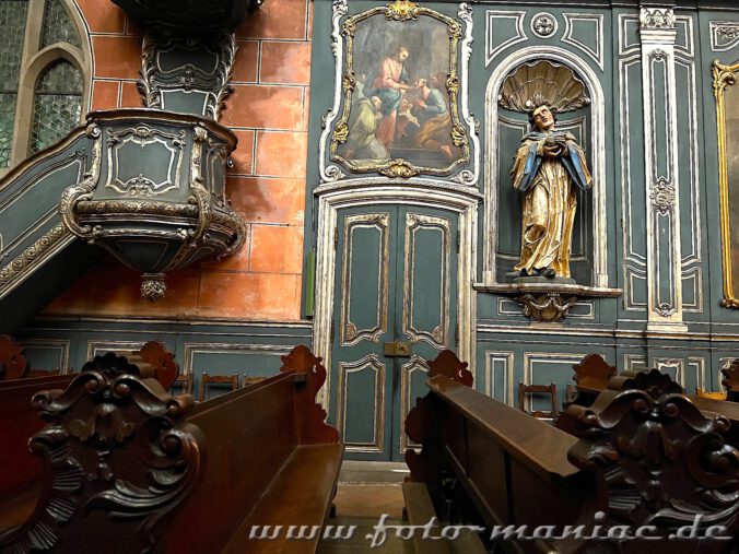 Straßburgs schöne Peterskirche - barocke Kanzel und Vertäfelung im Chor