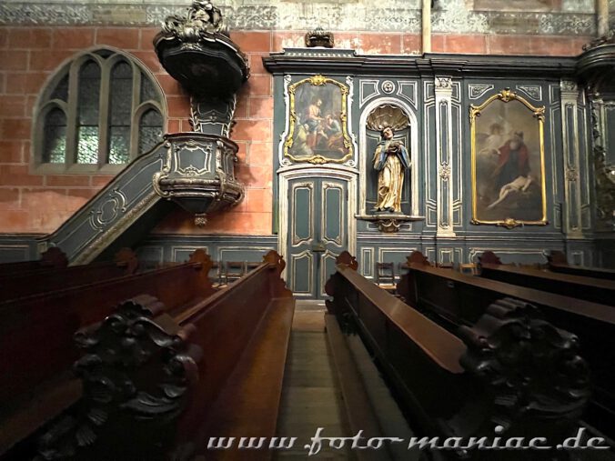Chor mit Kanzel in der Peterskirche in Straßburg