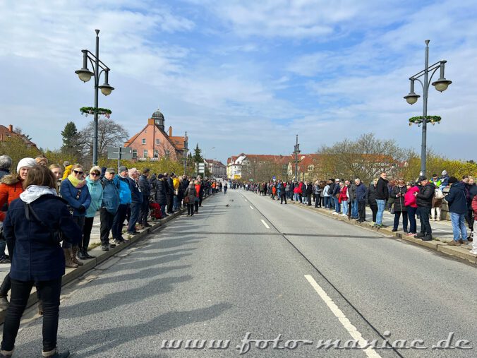 Warten auf die Osterreiter von Bautzen