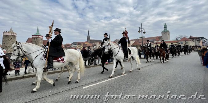 Die Osterreiter von Bautzen auf der Friedensbrücke